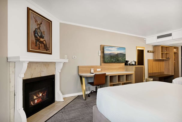 2 Queen with Fireplace