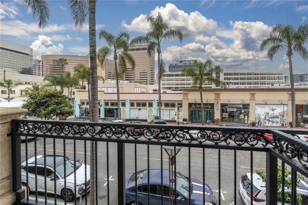 2 Double Bed Room Balcony