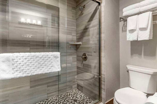 Suite King Jacuzzi Bathroom