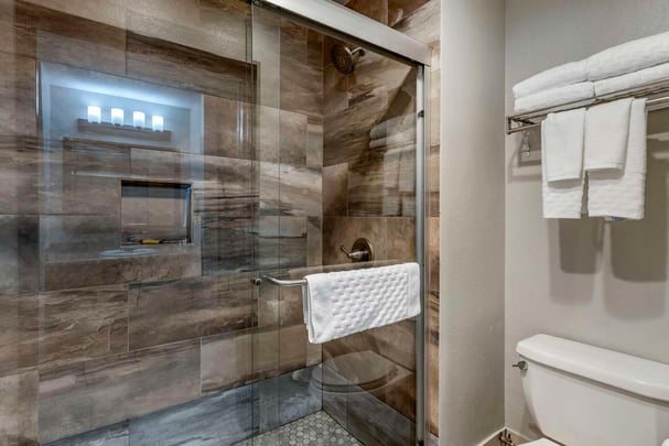 Suite King Jacuzzi Bathroom