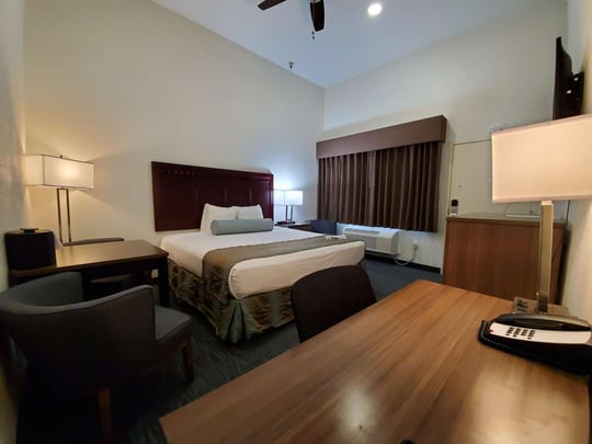 Exterior King Bedroom near busy road