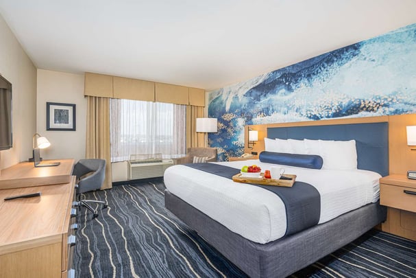 1 King Room  Marina Gateway