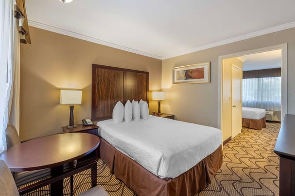 2 Queen Semi Private