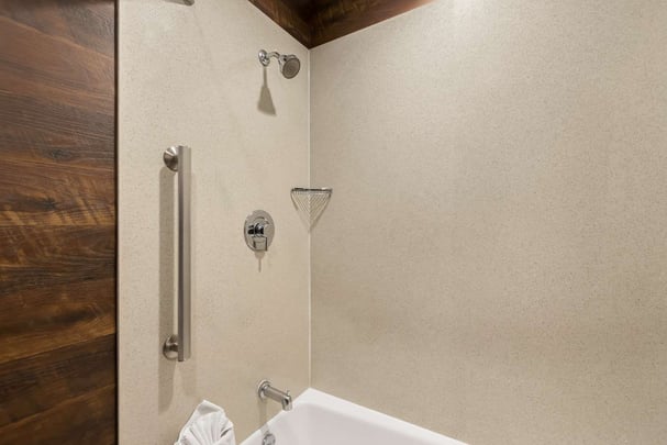 2 Queen Room Guest  Bathroom