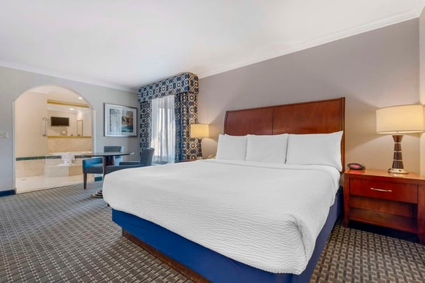 King Suite Whirlpool