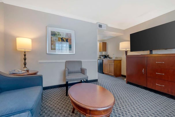 2 Queen Wet Bar Suite