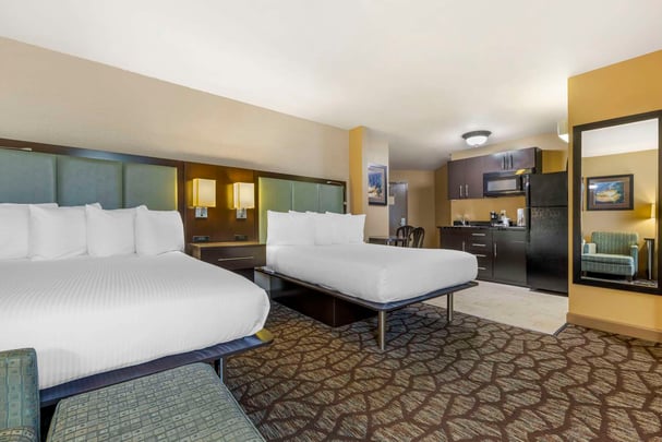 Double Queen Kitchen