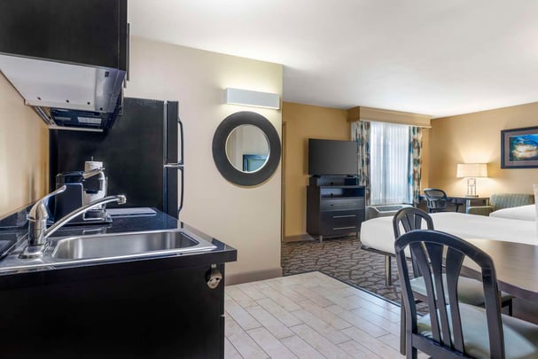 Double Queen Kitchen