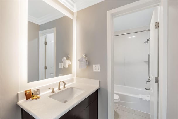 King Corner Bathroom