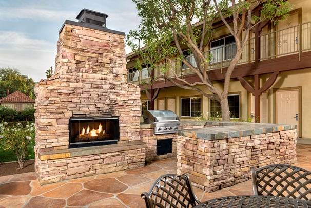 Outdoor BBQ and Fireplace