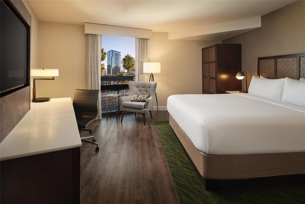 King Guest Room - Bay View