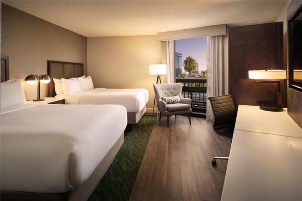 Double Queen Guest Room - Bay View