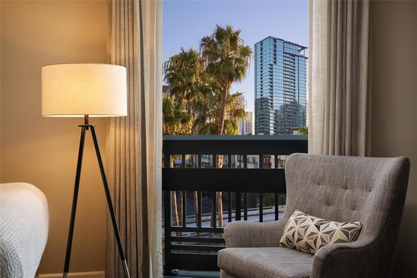 Double Queen Guest Room - Bay View