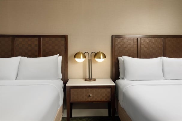 Double Queen Guest Room - Bay View