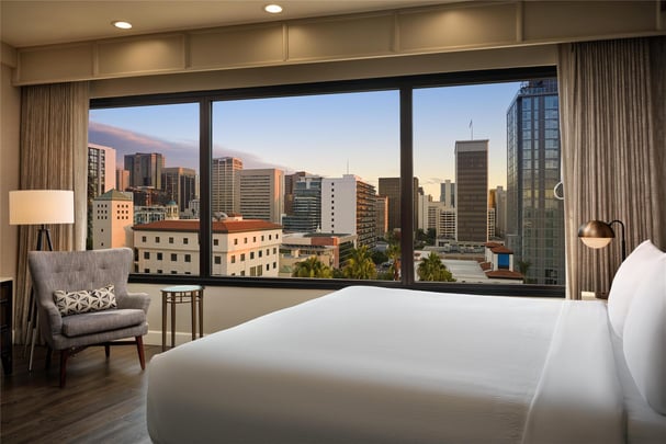 King Guest Room - City View - Top Floor