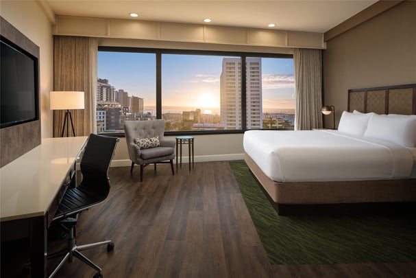 King Guest Room - Bay View - Top Floor