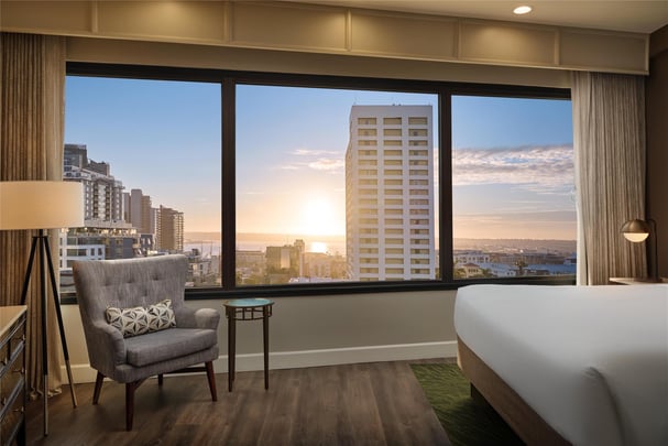 King Guest Room - Bay View - Top Floor