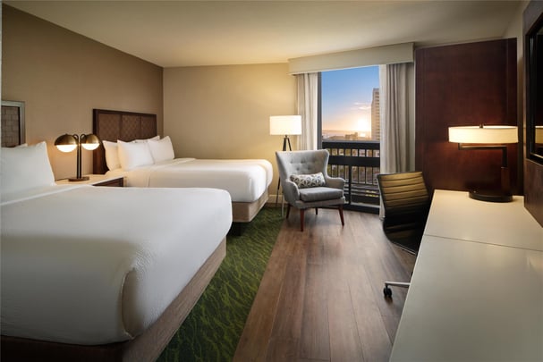 Double Queen Guest Room - Bay View - High Floor