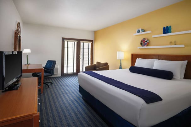 Deluxe 2nd Floor King with Balcony