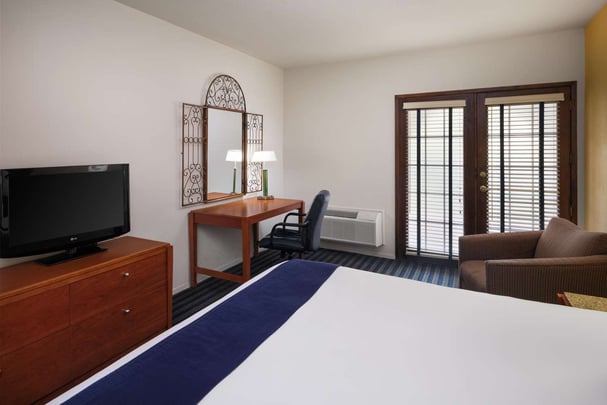 Deluxe 2nd Floor King with Balcony