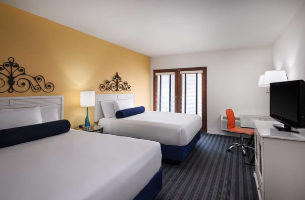 Deluxe 1st Floor Double Queen with Patio