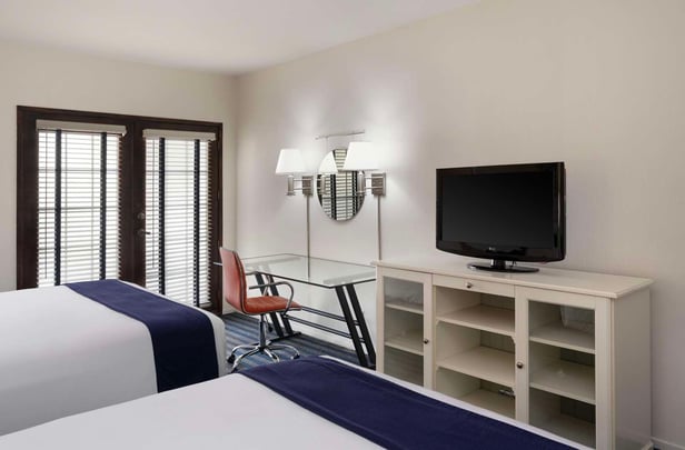 Deluxe Top Floor Double Queen with Balcony