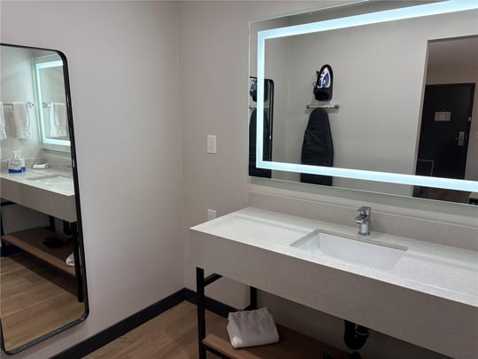 King Suite Guest Bathroom