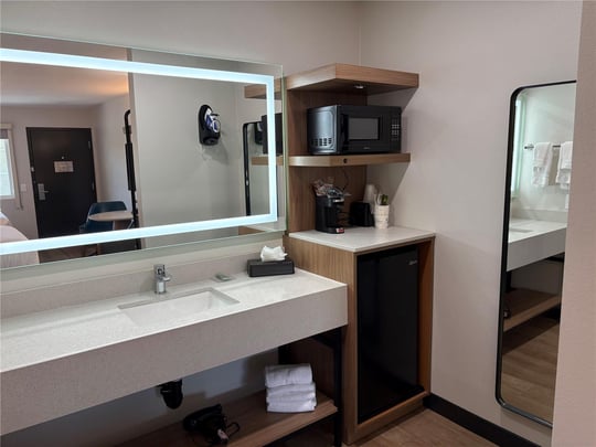 Double Queen Guest Bathroom