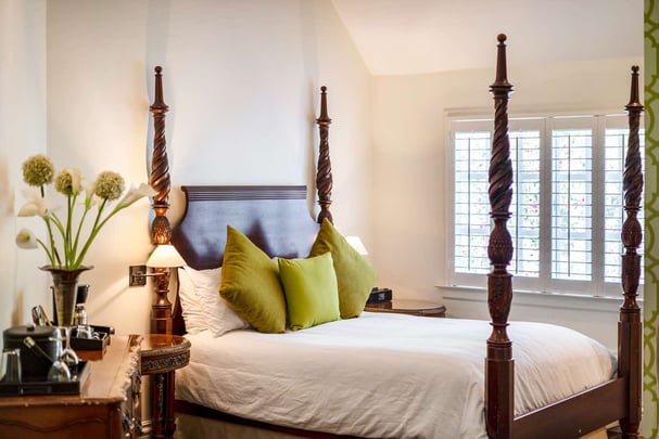 Queen with Soaker Tub, Sofabed, and Living Area