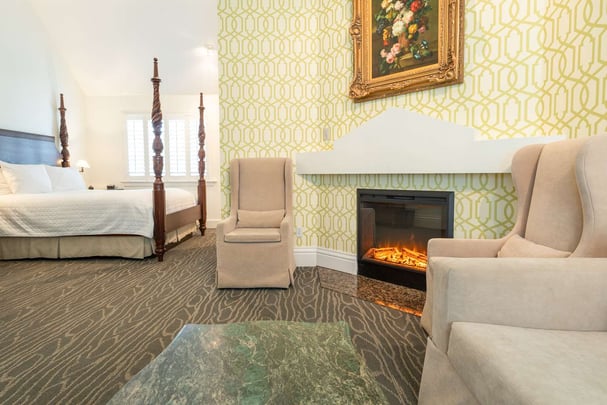 Queen with Soaker Tub, Sofabed, and Living Area