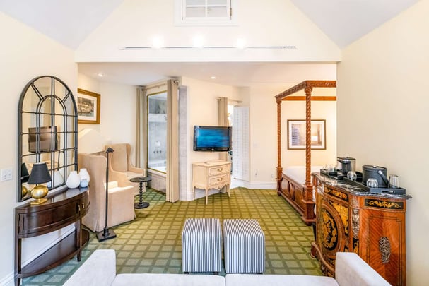 Single Queen Guest Room with Sofabed and Sitting Area, Fireplace, and Patio