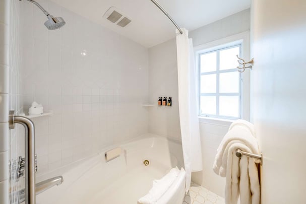 2nd Floor Single Queen Guest Room with Jetted Tub and Fireplace