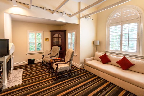 2nd Floor Single Queen Guest Room with Sofabed and Fireplace