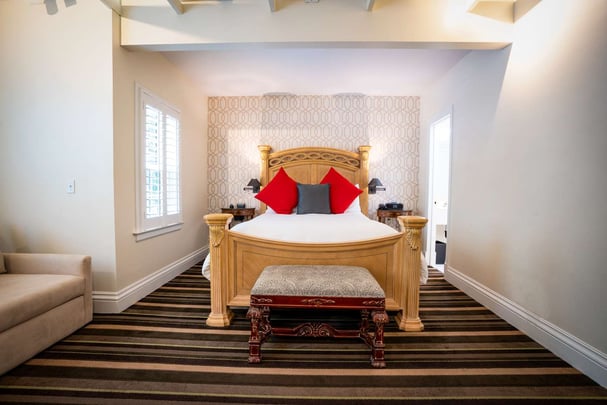 2nd Floor Single Queen Guest Room with Sofabed and Fireplace