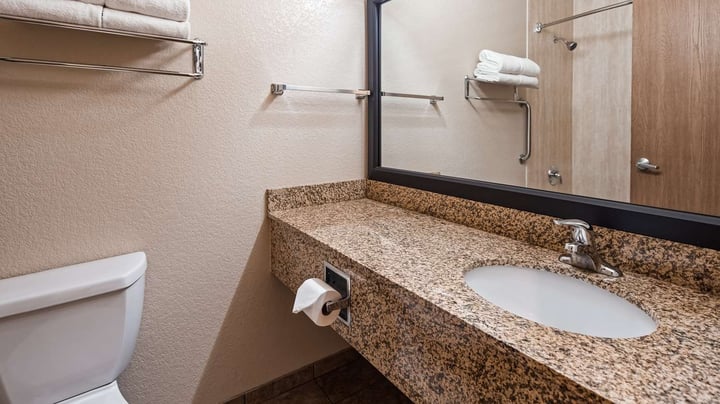 One Queen Bed Jacuzzi