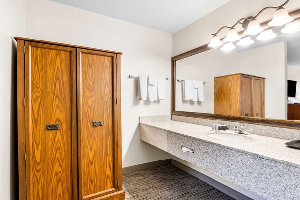 Small Jacuzzi King Suite