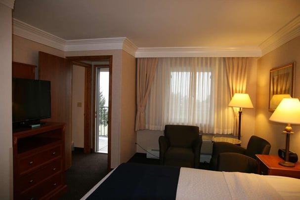 2 King Suite Guest Room