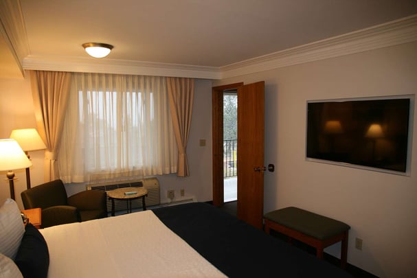 2 King Suite Guest Room