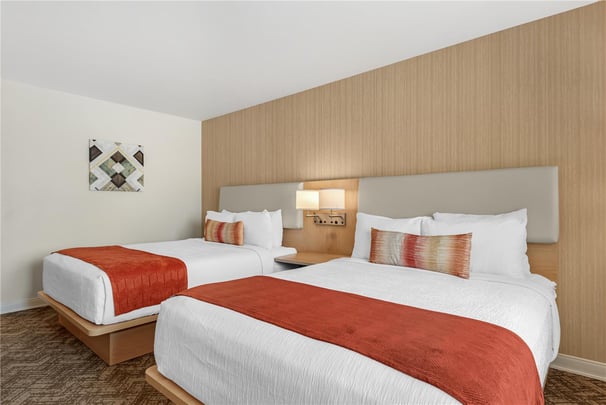 2 Queen Beds w/ Mountainview