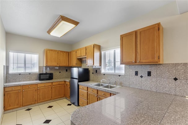 2 Queen Beds - 1 Bedroom w/ 2 Sofa beds