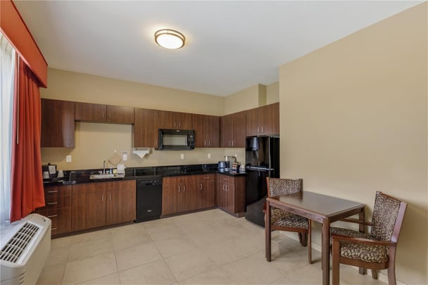 ADA 2 Queen Beds w/ Full Kitchen