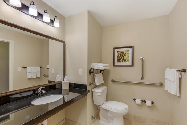 ADA 2 Queen Beds w/ Full Kitchen