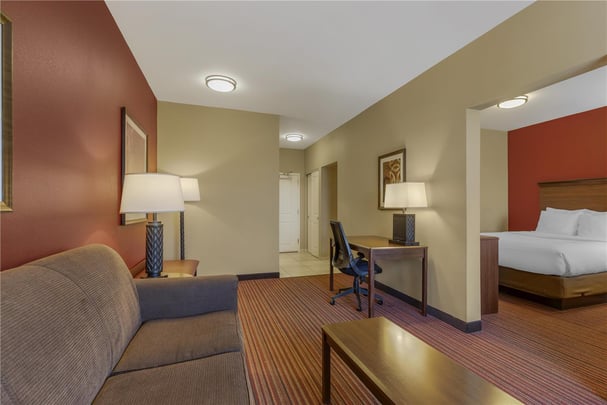 Suite - 2 Queen Beds w/ Kitchen