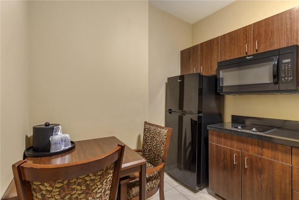 Suite - 2 Queen Beds w/ Kitchen