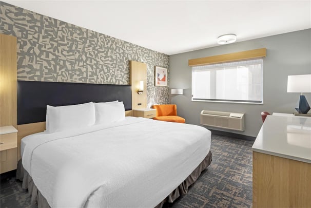 ADA - 1 King Bed w/ Roll In Shower