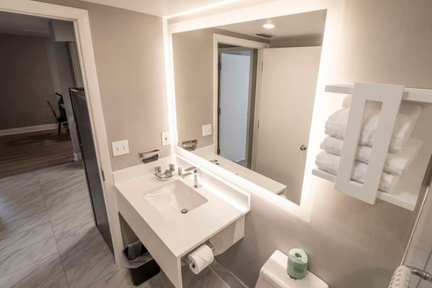 Suite Bathroom