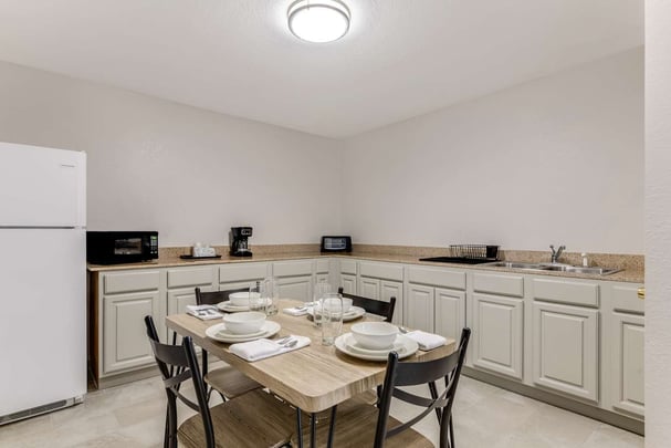 Executive Suite w/ Dinning