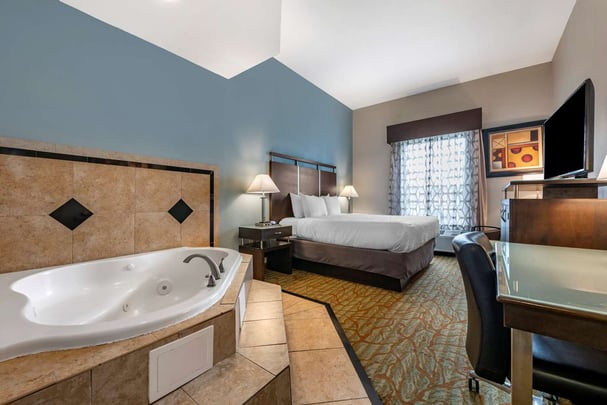 King Whirlpool Suite