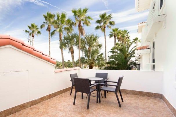 King Honeymoon suite with private balcony