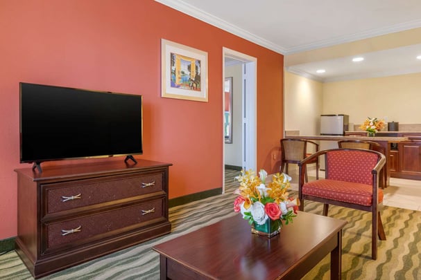 Corner King Guest Room